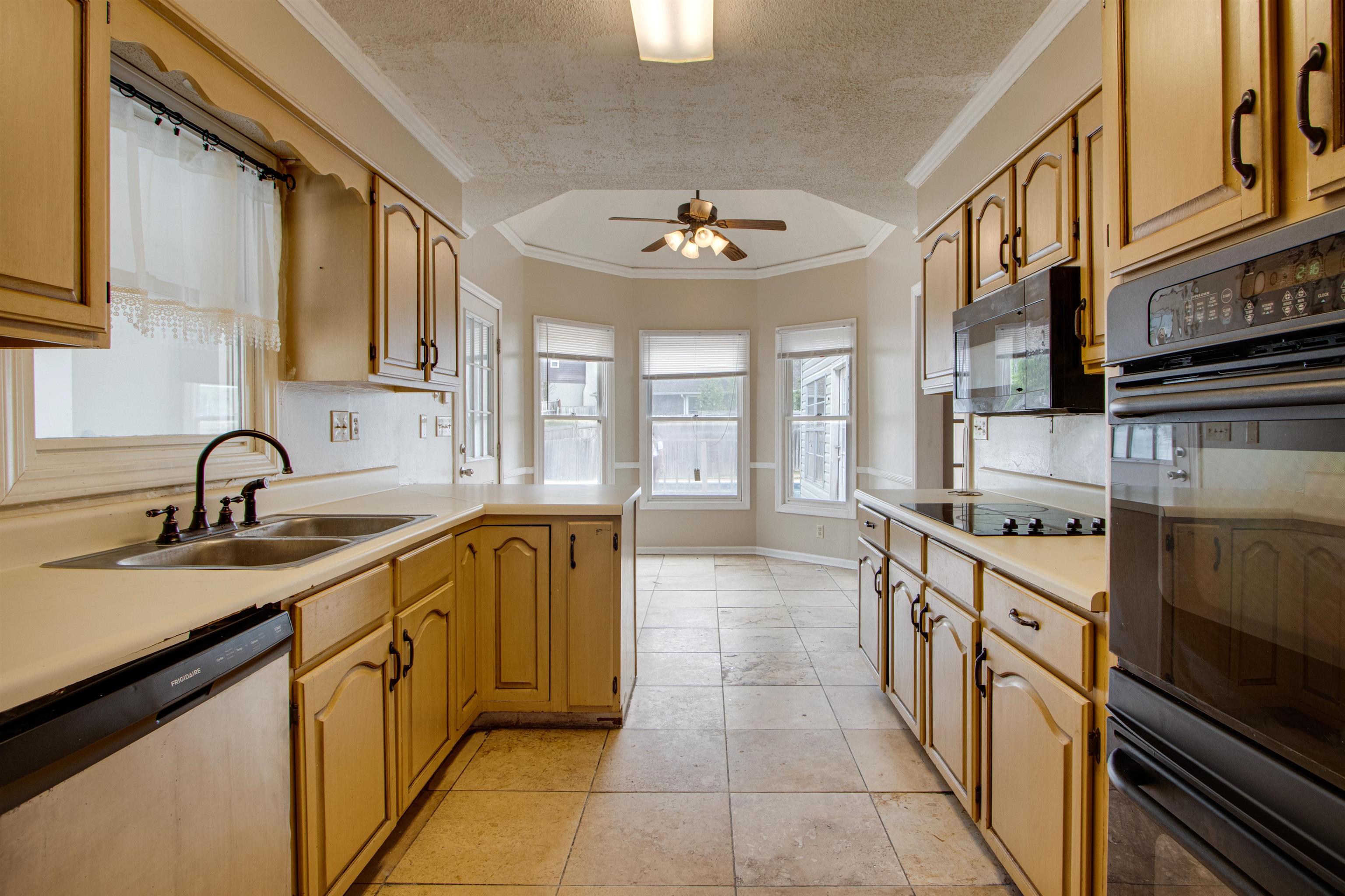 322 Walnut Trace Drive Memphis, TN 38018 - Photo 8 of 17 a large kitchen with stainless steel appliances granite countertop a stove a sink and a refrigerator