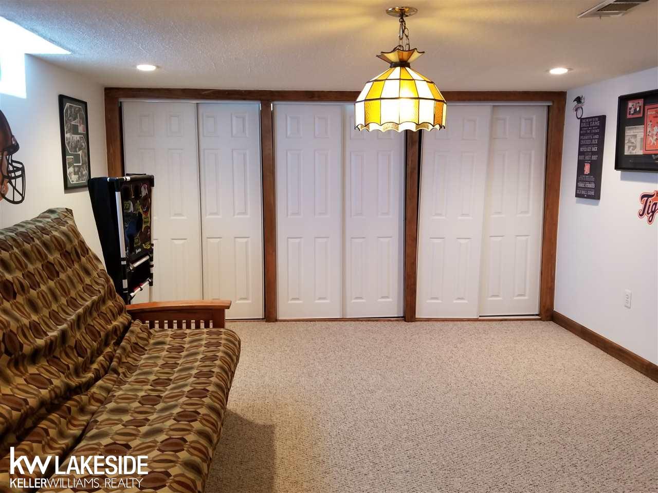 32326 Parker Circle Warren, MI 48088 - Photo 34 of 47 31340121-33.JPG