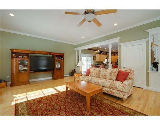 26 Pond Ridge Drive Lewiston, ME 04240 - Photo 6 of 35 Living Room.