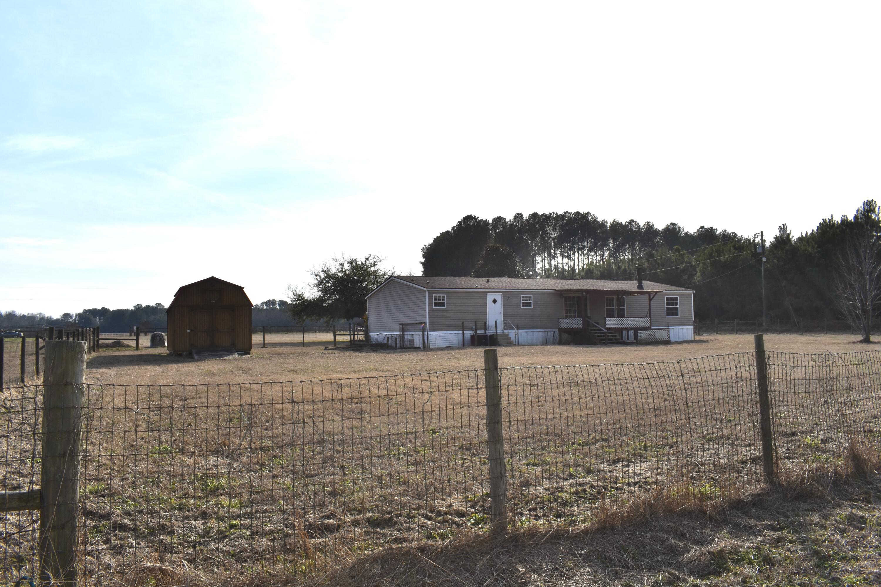 1646 Wells Road Summerton, SC 29148 - Photo 3 of 25 DSC_0053