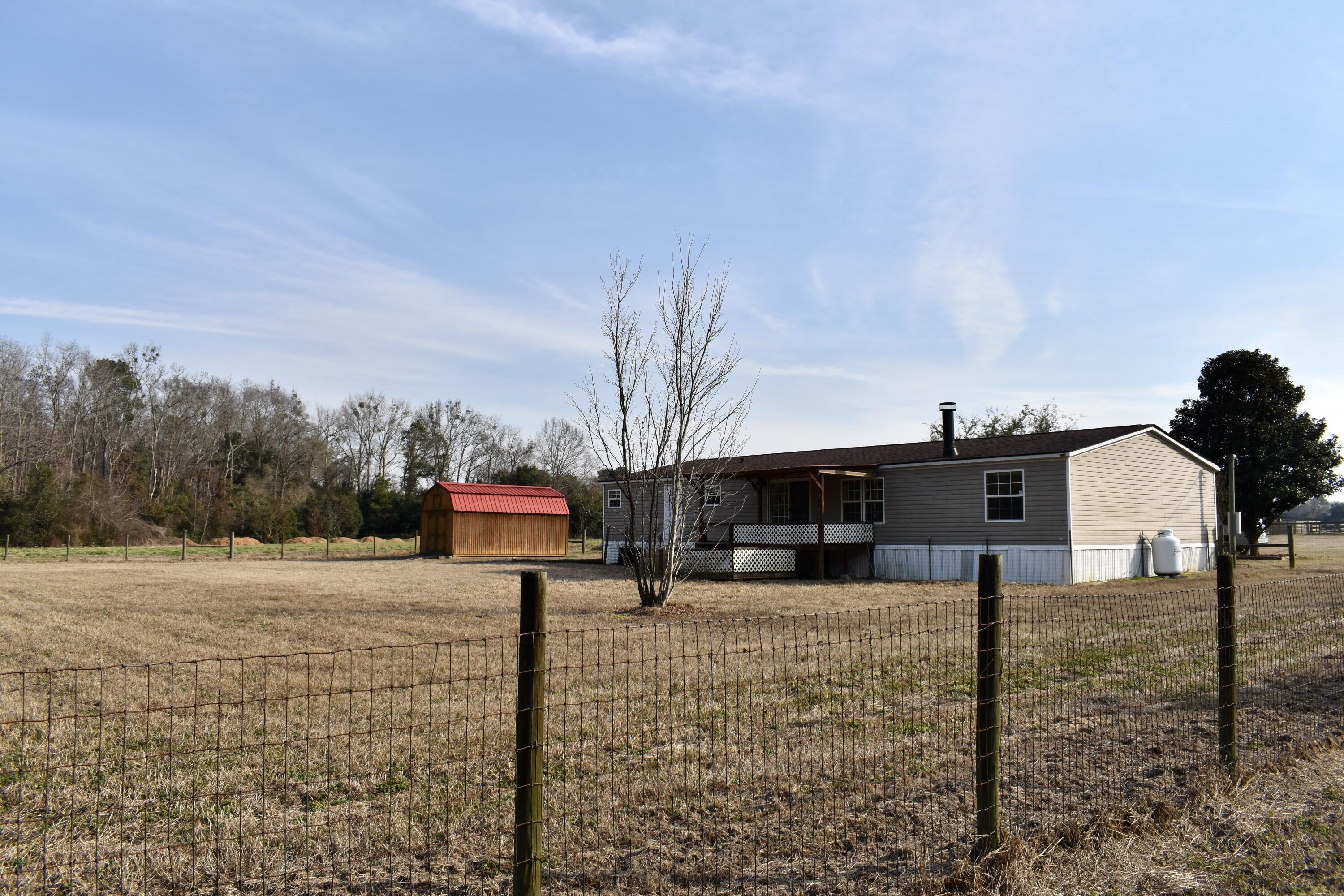 1646 Wells Road Summerton, SC 29148 - Photo 4 of 25 DSC_0055