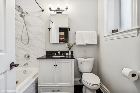 $595,000 | 1713 West Leland Avenue, Unit 2, Chicago, IL 60640