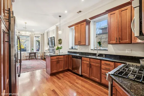 $595,000 | 1713 West Leland Avenue, Unit 2, Chicago, IL 60640