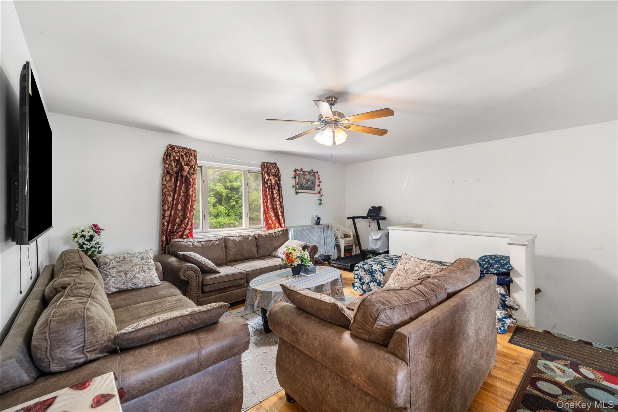 225-08 Stronghurst Avenue, Unit UPPR Queens, NY 11427 - Photo 10 of 15