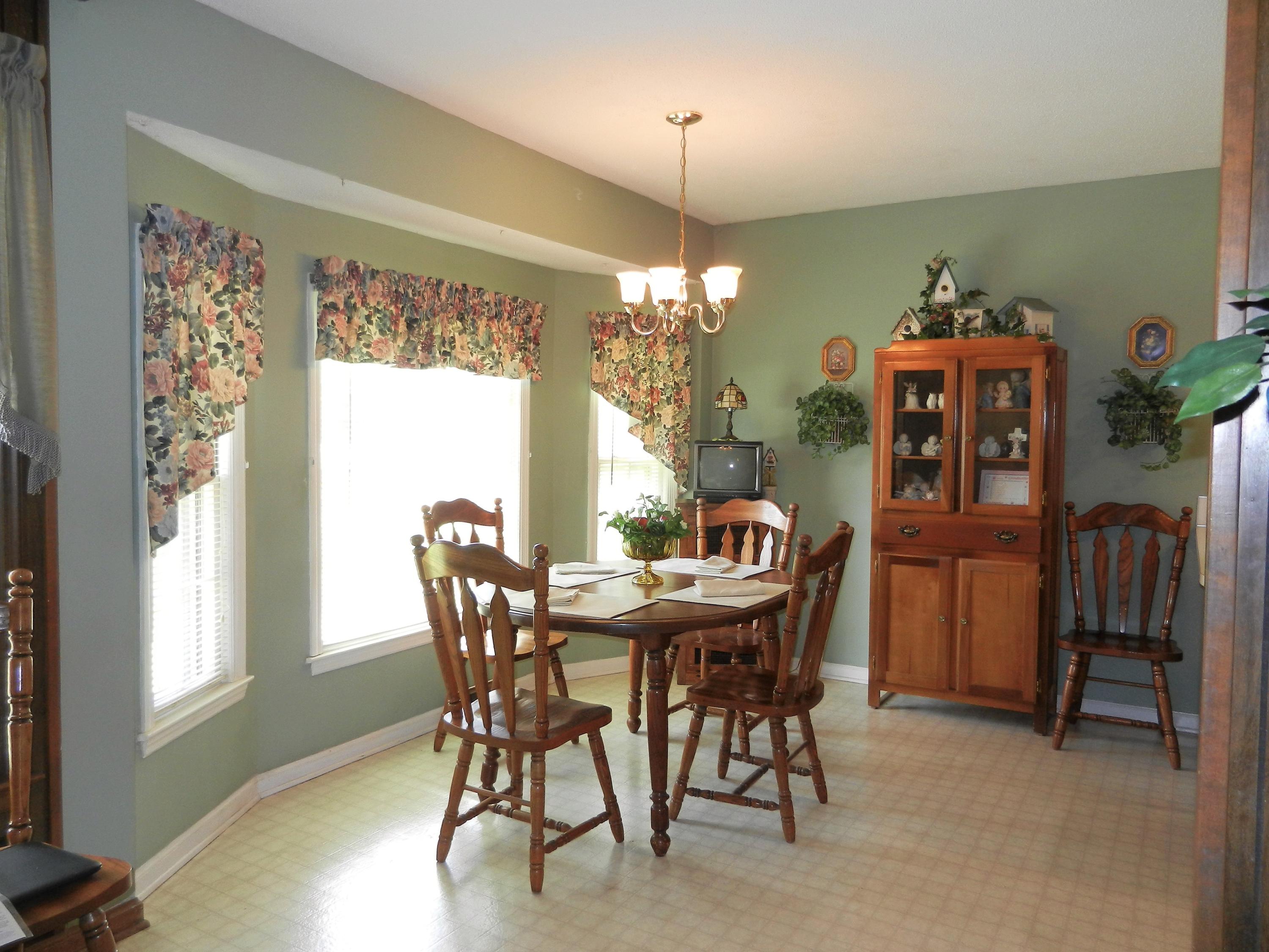 8194 Wainwright Road North Charleston, SC 29406 - Photo 10 of 20 045