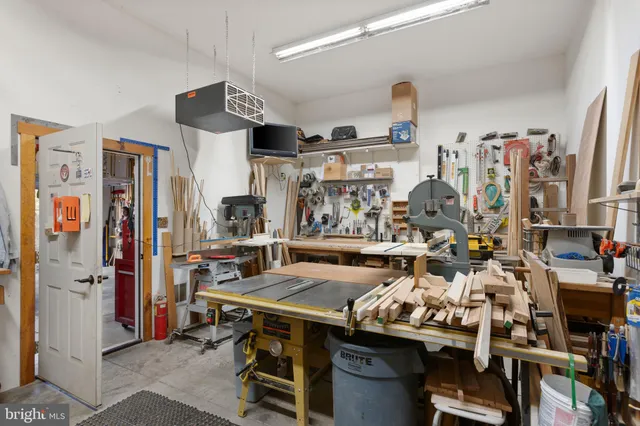 a view of a tennis court