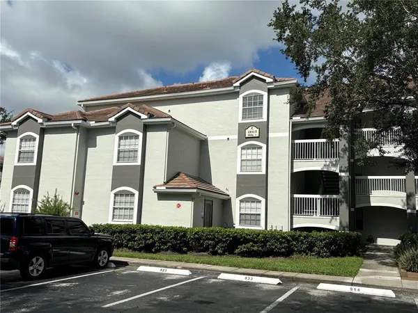 $175,000 | 13917 Fairway Island Drive, Unit 917, Orlando, FL 32837