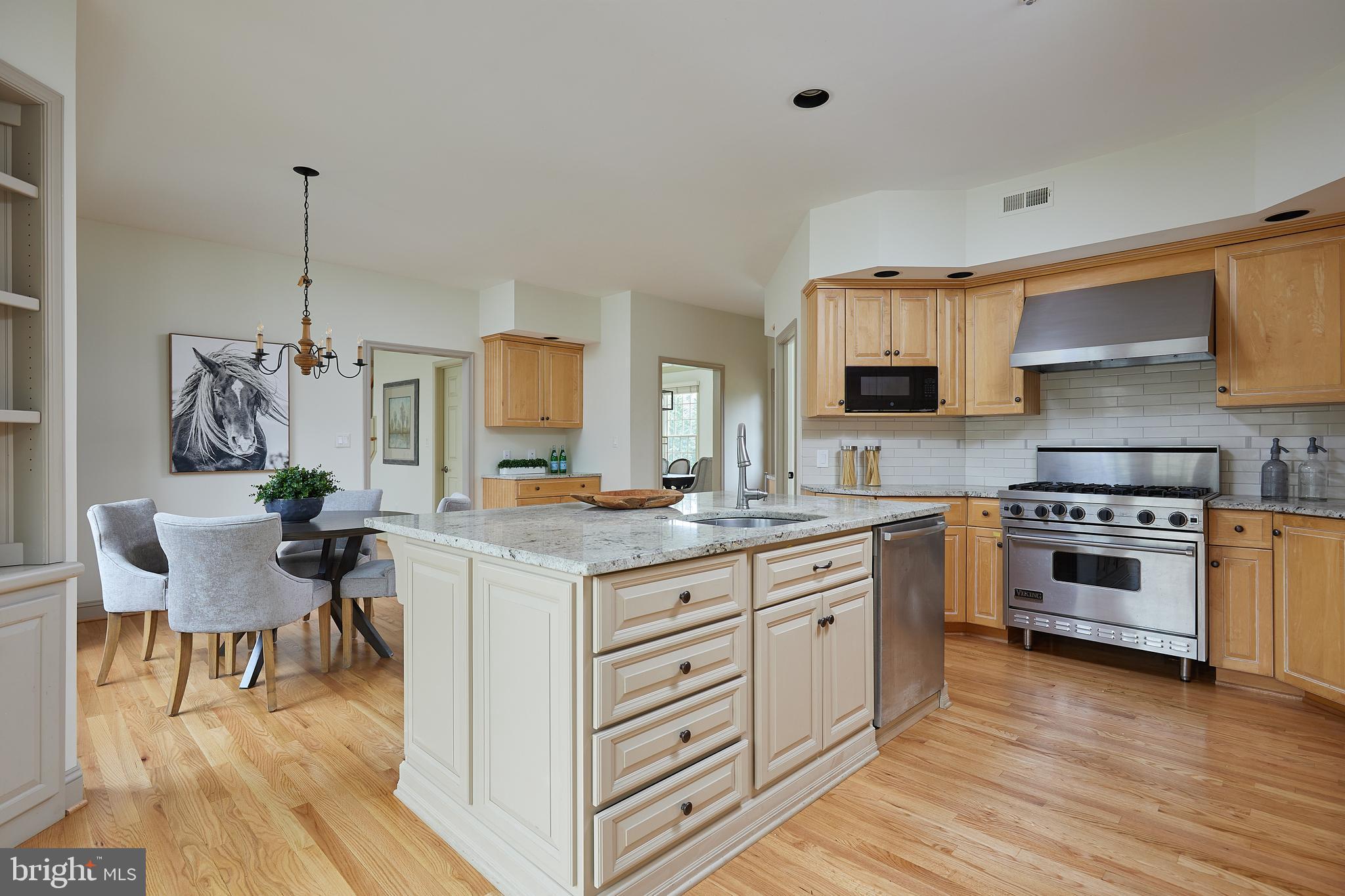 13426 Query Mill Road North Potomac, MD 20878 - Photo 11 of 43 Kitchen
