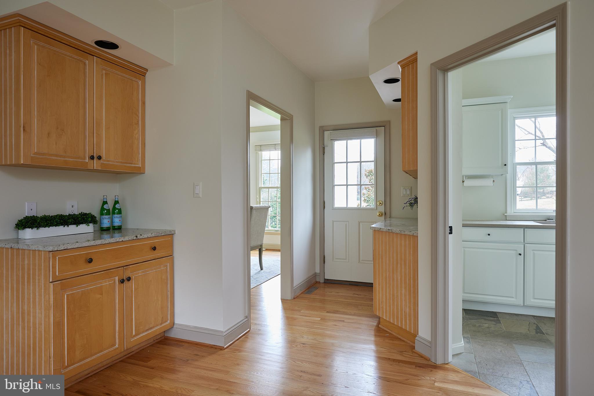 13426 Query Mill Road North Potomac, MD 20878 - Photo 14 of 43 Butler's Pantry Area