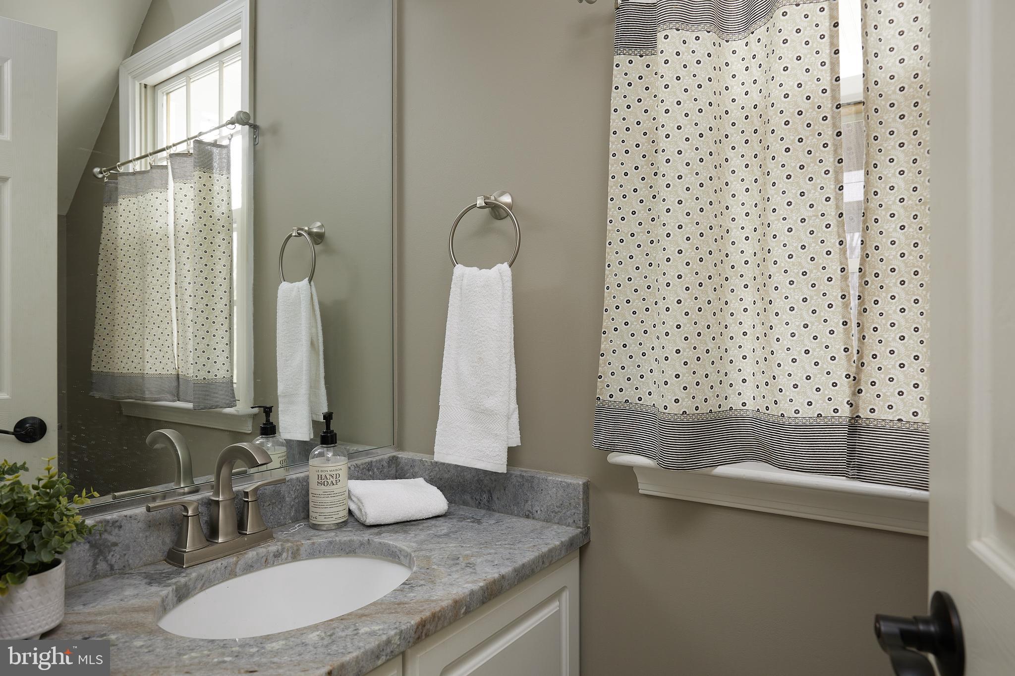 13426 Query Mill Road North Potomac, MD 20878 - Photo 16 of 43 Main Level Powder Room