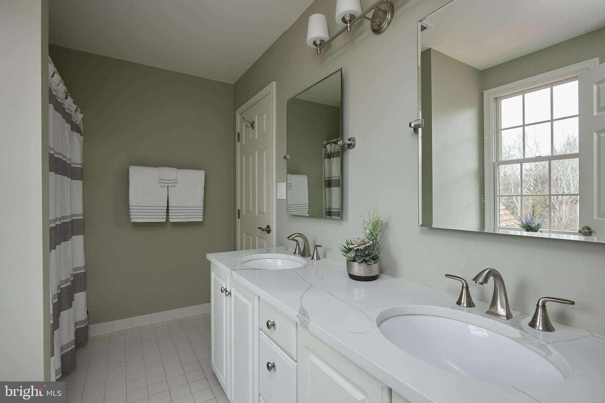 13426 Query Mill Road North Potomac, MD 20878 - Photo 19 of 43 Upper Level Hall Bathroom