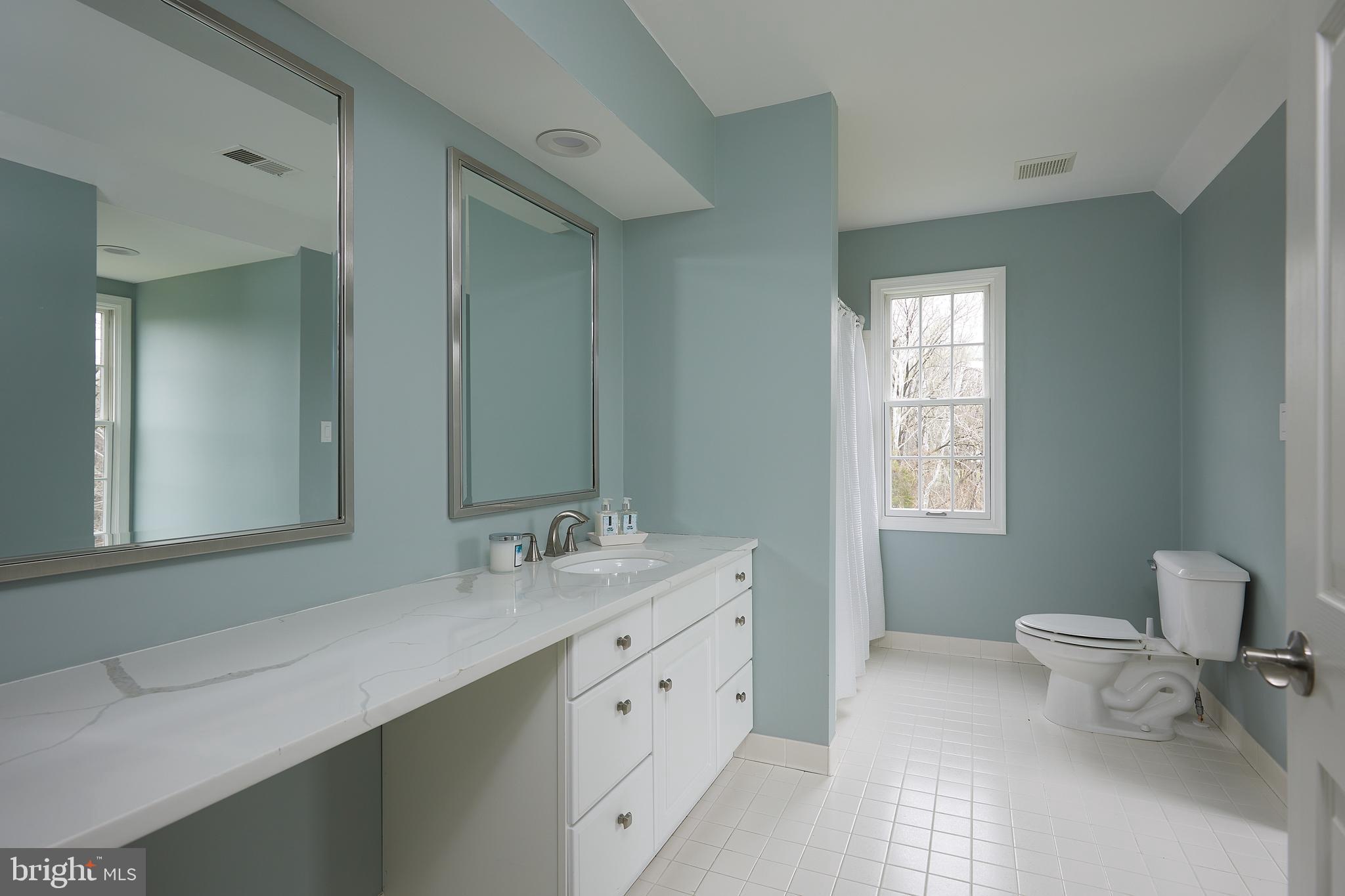 13426 Query Mill Road North Potomac, MD 20878 - Photo 27 of 43 Upper Level en-suite Bathroom