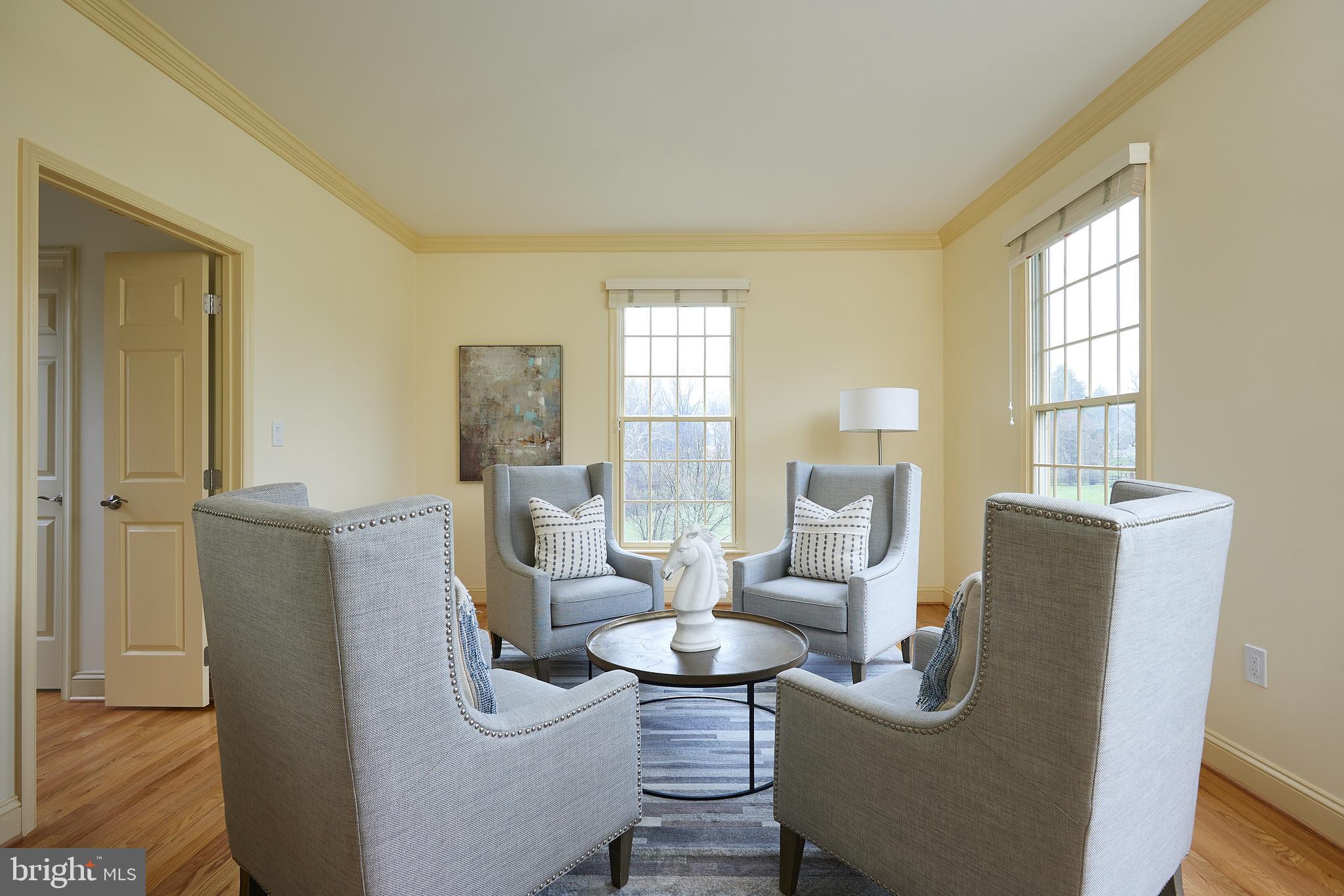 13426 Query Mill Road North Potomac, MD 20878 - Photo 4 of 43 Living Room