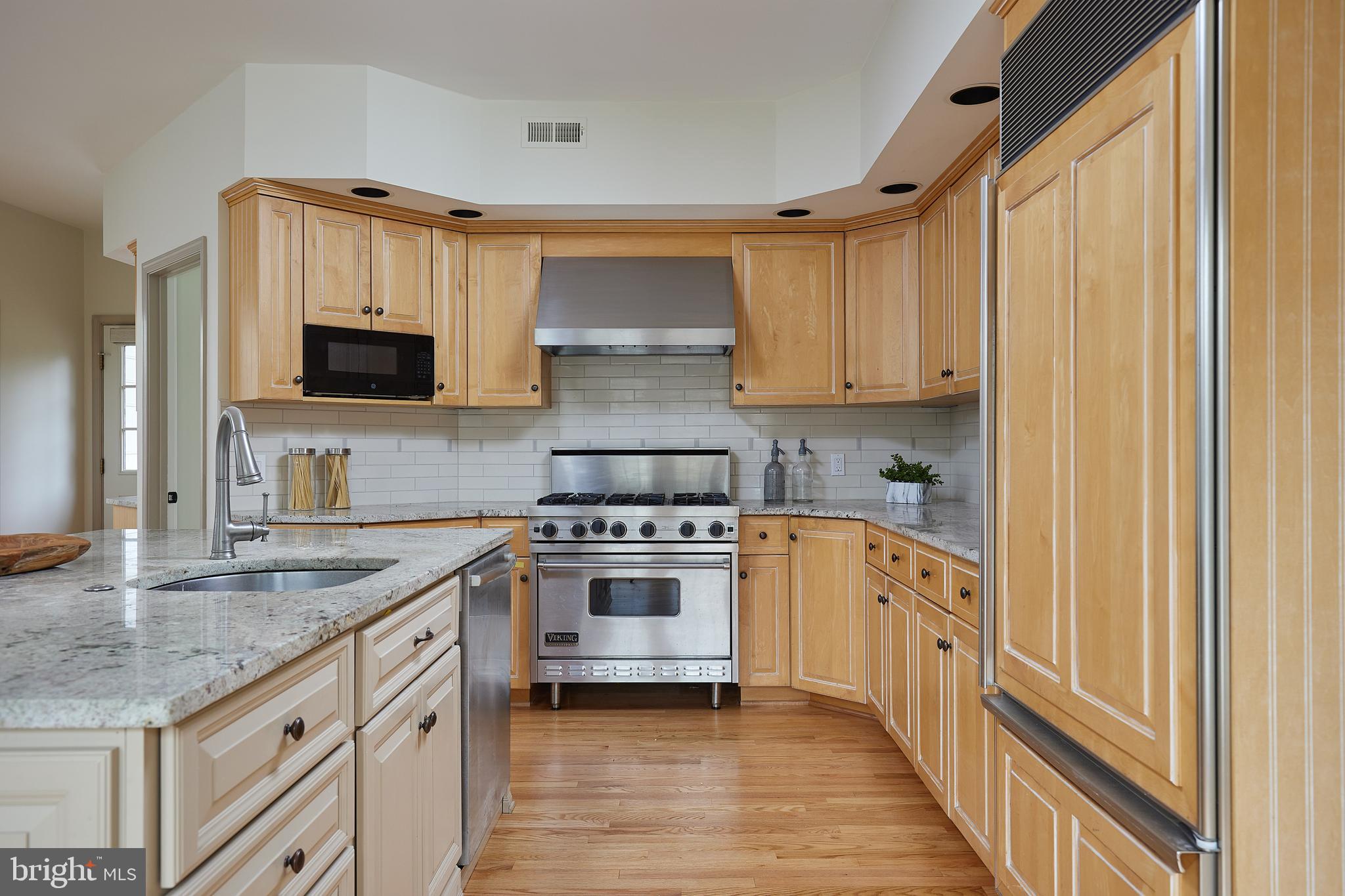 13426 Query Mill Road North Potomac, MD 20878 - Photo 9 of 43 Kitchen