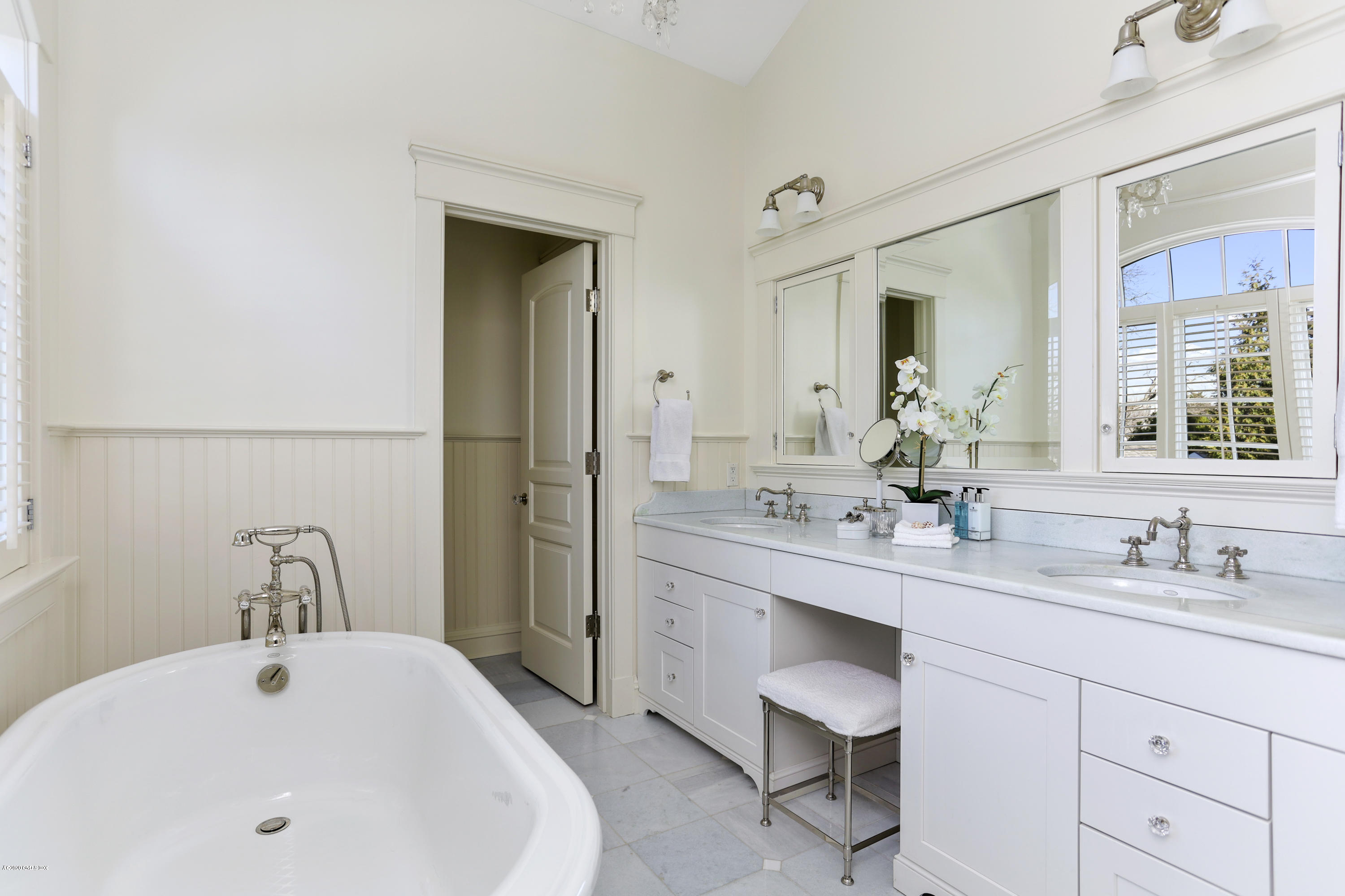 7 Wahneta Road Old Greenwich, CT 06870 - Photo 17 of 37 Master Bathroom