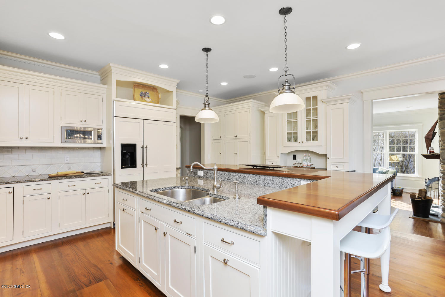 7 Wahneta Road Old Greenwich, CT 06870 - Photo 8 of 37 7 Wahneta Rd Old Greenwich CT-large-017-