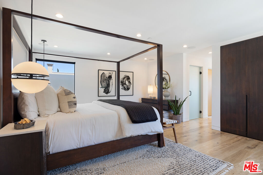 2624 Naples Avenue Venice, CA 90291 - Photo 22 of 38 a bedroom with a bed lamps and table