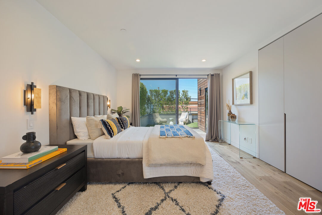 2624 Naples Avenue Venice, CA 90291 - Photo 26 of 38 a bed room with a bed and large window