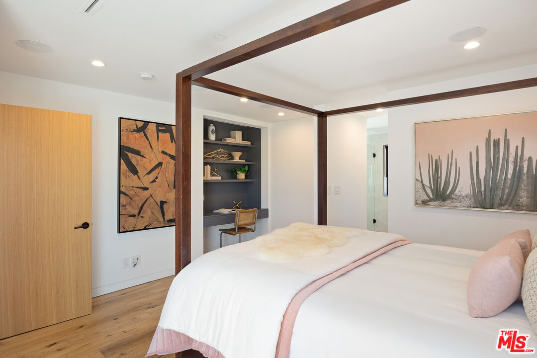 2624 Naples Avenue Venice, CA 90291 - Photo 30 of 38 a spacious bedroom with a bed and a walk in closet