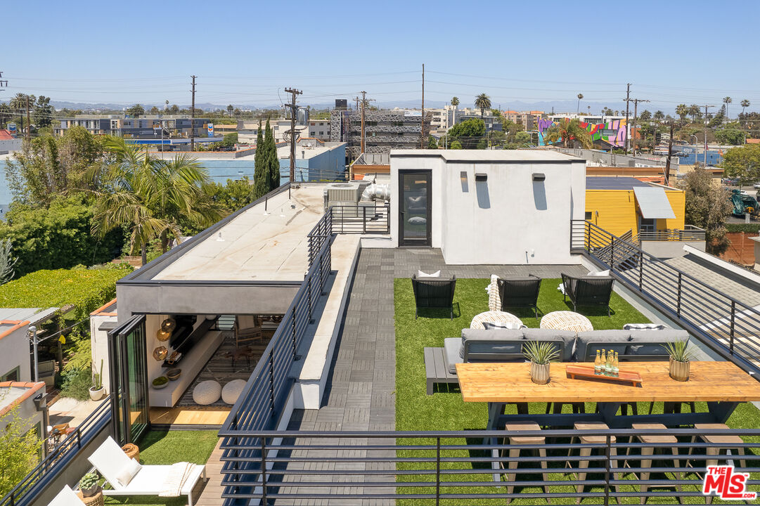 2624 Naples Avenue Venice, CA 90291 - Photo 33 of 38 a picture of a city view