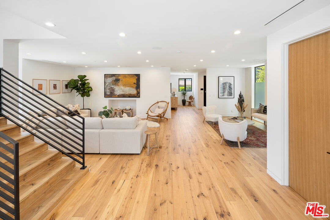 2624 Naples Avenue Venice, CA 90291 - Photo 5 of 38 a living room with furniture and a wooden floor