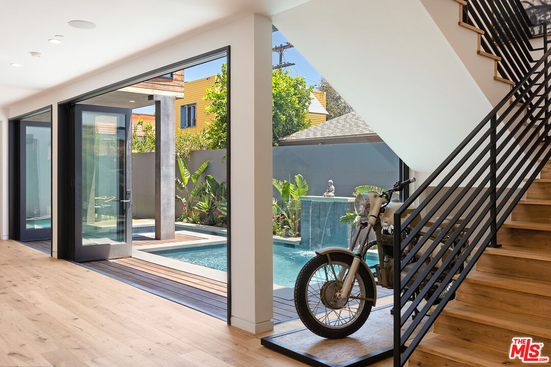 2624 Naples Avenue Venice, CA 90291 - Photo 7 of 38