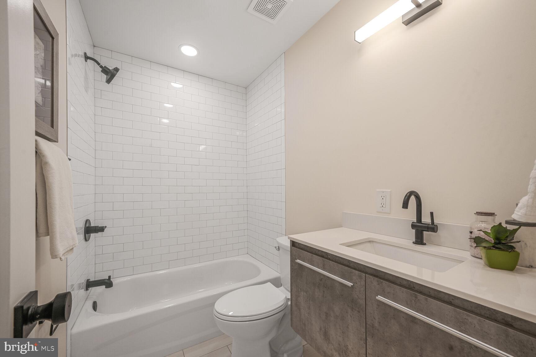 3552 Warder Street Northwest, Unit 2 Washington, DC 20010 - Photo 19 of 23