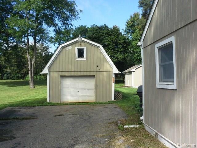 5231 Westview Road Clarkston, MI 48346 - Photo 3 of 15 20140916_103025.jpg