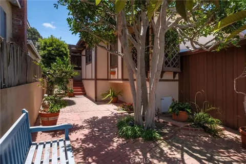$2,699,000 | 652 35th Street, Manhattan Beach, CA 90266