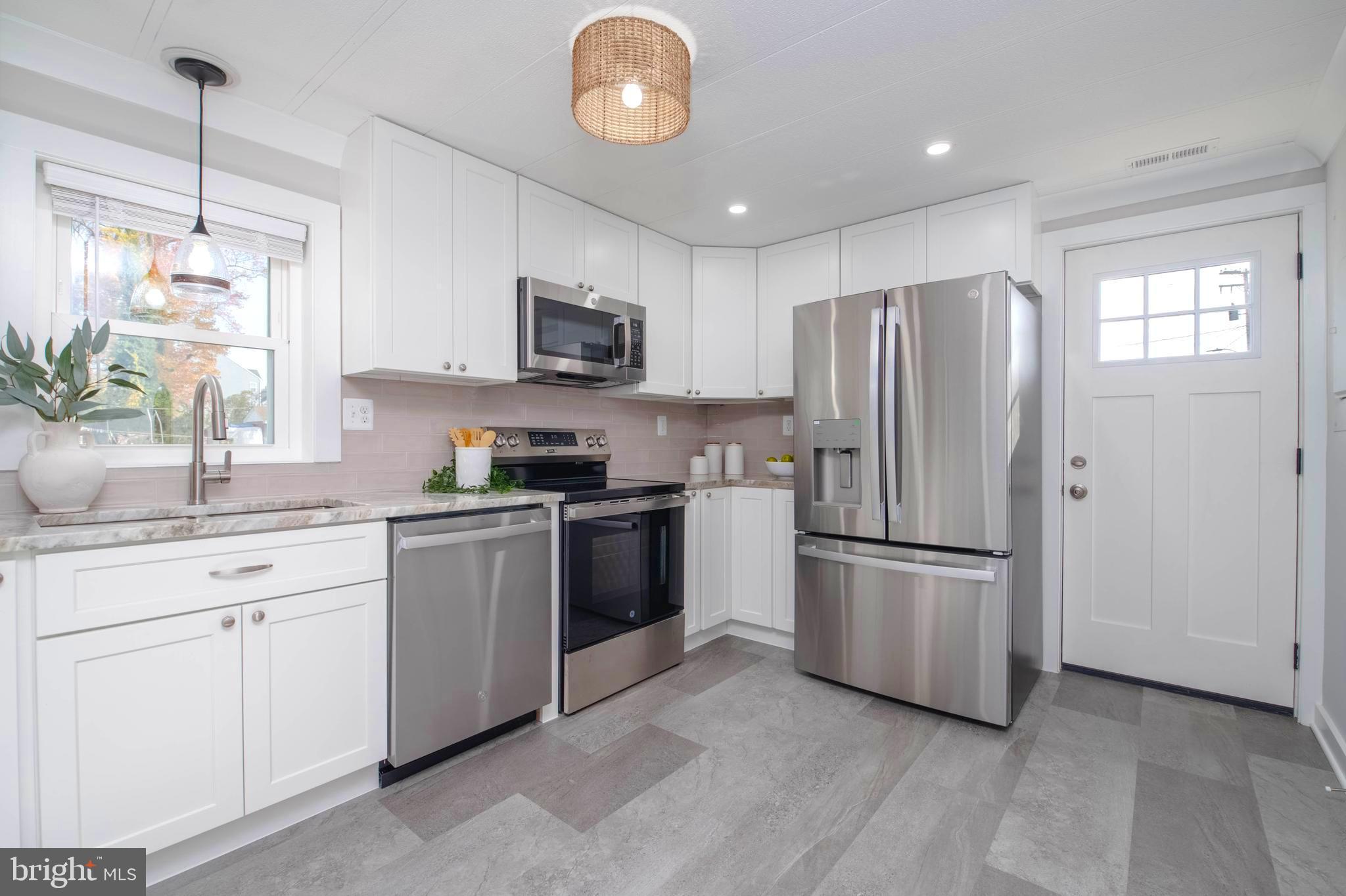 7615 Chesapeake Drive Sparrows Point, MD 21219 - Photo 9 of 38