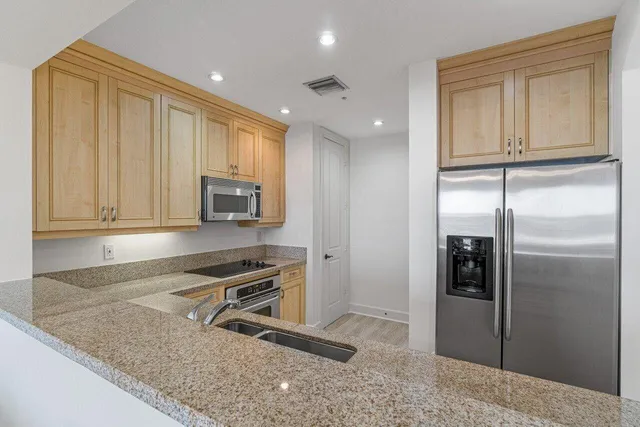 $3,450 | 200 Northeast 2nd Avenue, Unit 401, Delray Beach, FL 33444