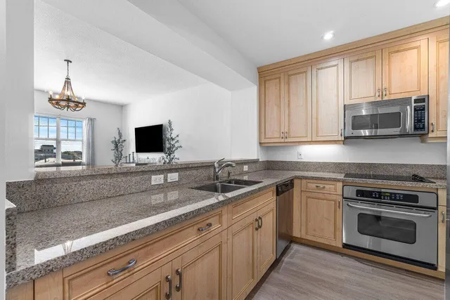 $3,450 | 200 Northeast 2nd Avenue, Unit 401, Delray Beach, FL 33444