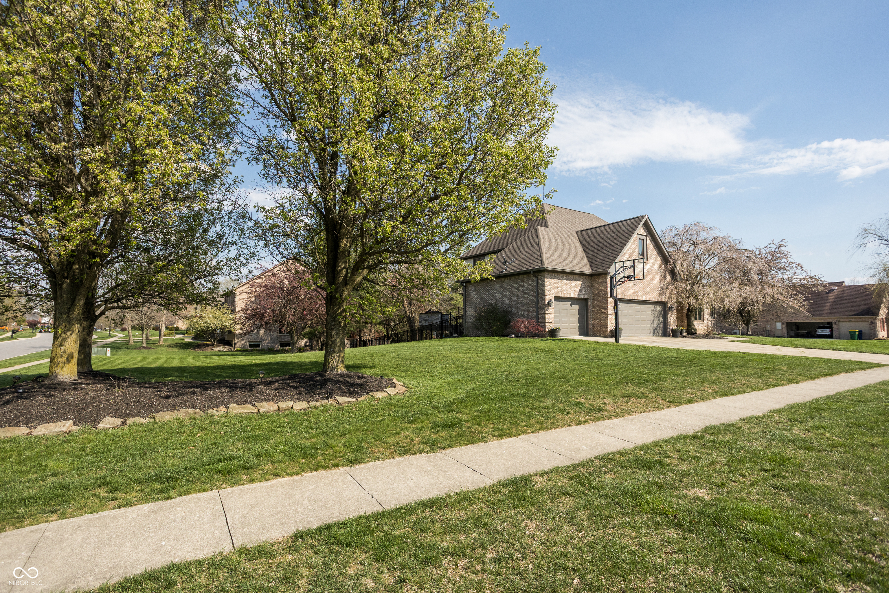 9904 Oak Ridge Drive Zionsville, IN 46077 - Photo 3 of 86