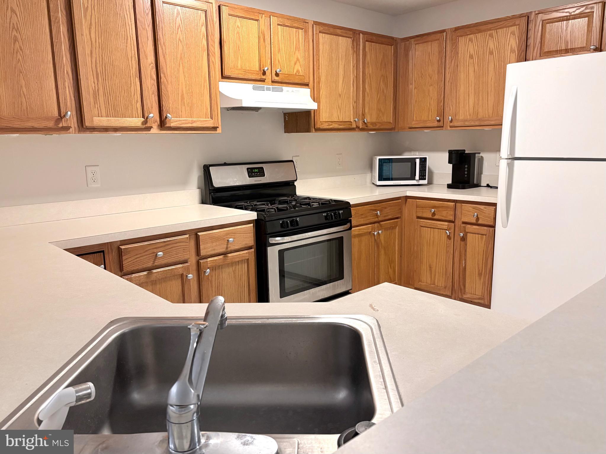 135 Natalie Road Delran, NJ 08075 - Photo 5 of 24 Maple Cabinets in Kitchen with Dishwasher