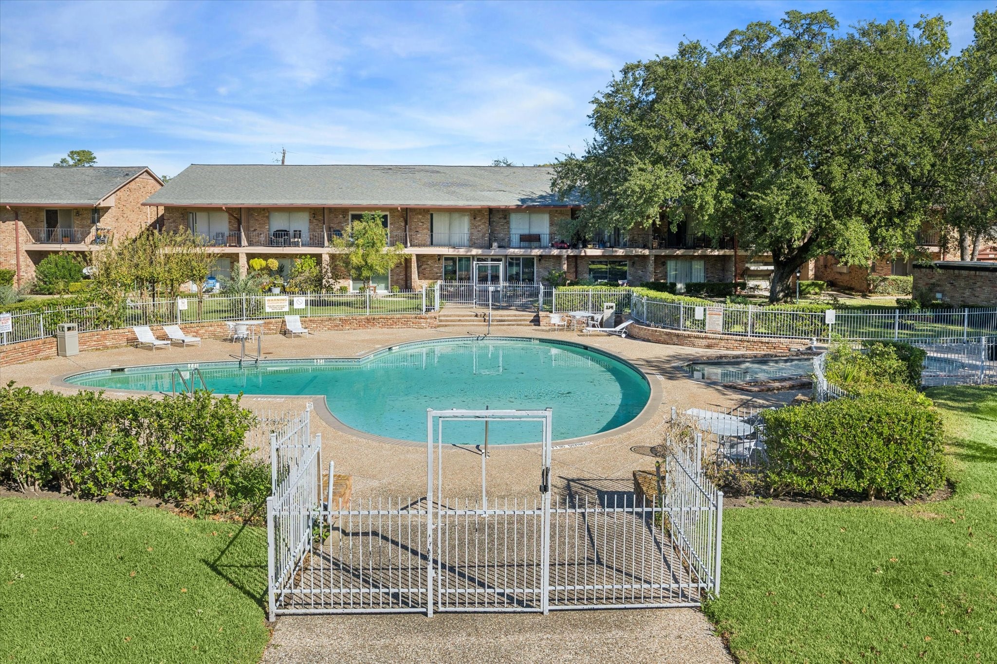 7600 Burgoyne Road, Unit 143 Houston, TX 77063 - Photo 15 of 17 a view of a house with swimming pool and sitting area