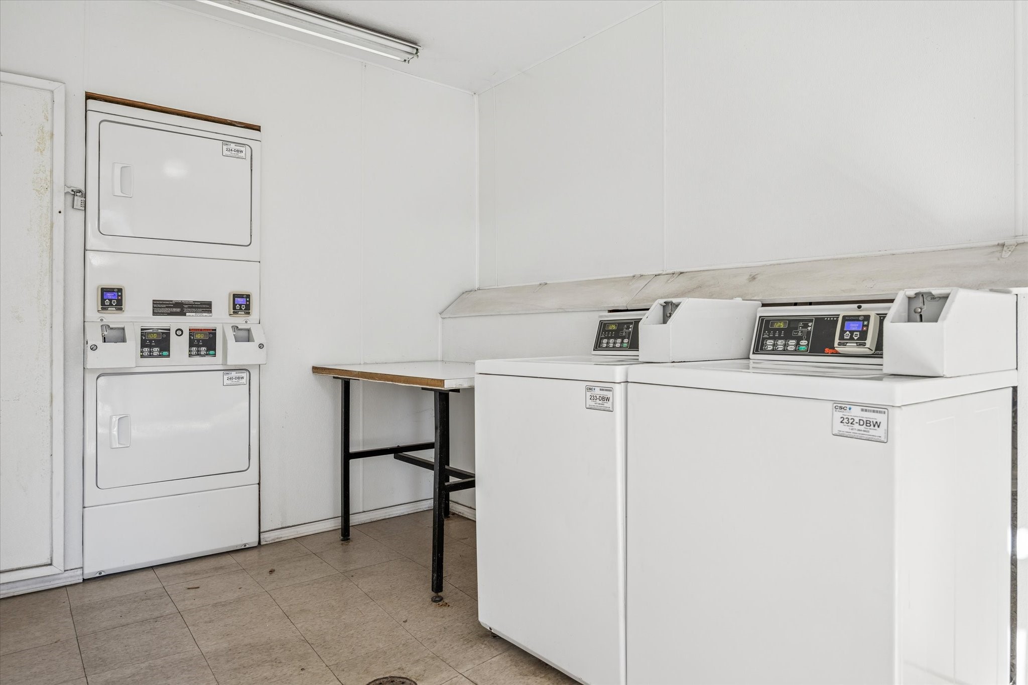 7600 Burgoyne Road, Unit 143 Houston, TX 77063 - Photo 16 of 17 a utility room with dryer and washer