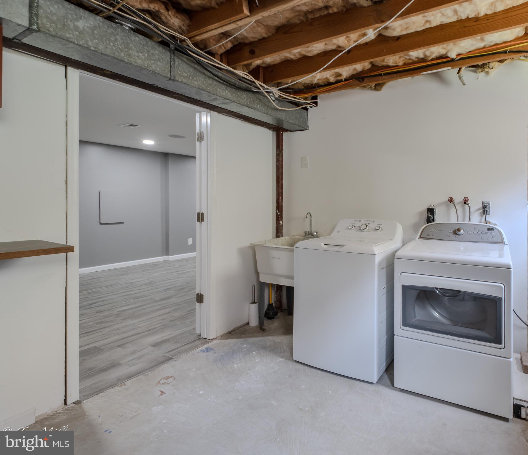 9544 Gunhill Circle Nottingham, MD 21236 - Photo 42 of 56 a utility room with dryer and washer
