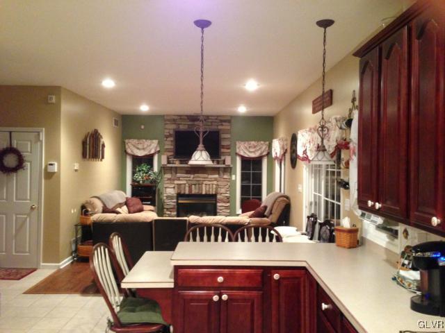 2954 Oakland Road Bethlehem, PA 18017 - Photo 4 of 27 Gallery Image 4