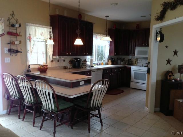 2954 Oakland Road Bethlehem, PA 18017 - Photo 5 of 27 Gallery Image 5