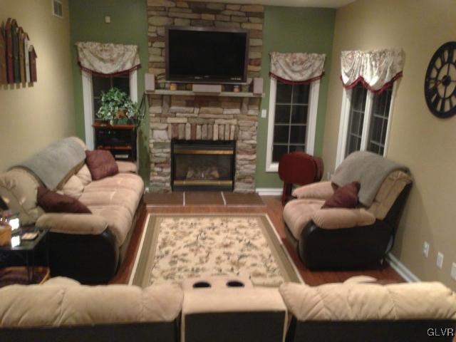 2954 Oakland Road Bethlehem, PA 18017 - Photo 8 of 27 Gallery Image 8