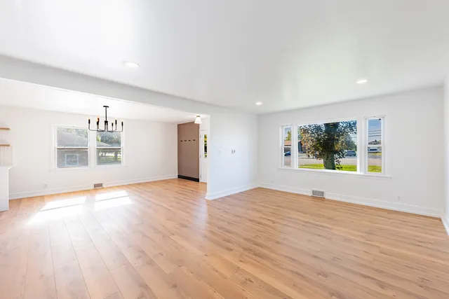 $399,900 | 2N281 Bloomingdale Road, Glendale Heights, IL 60139