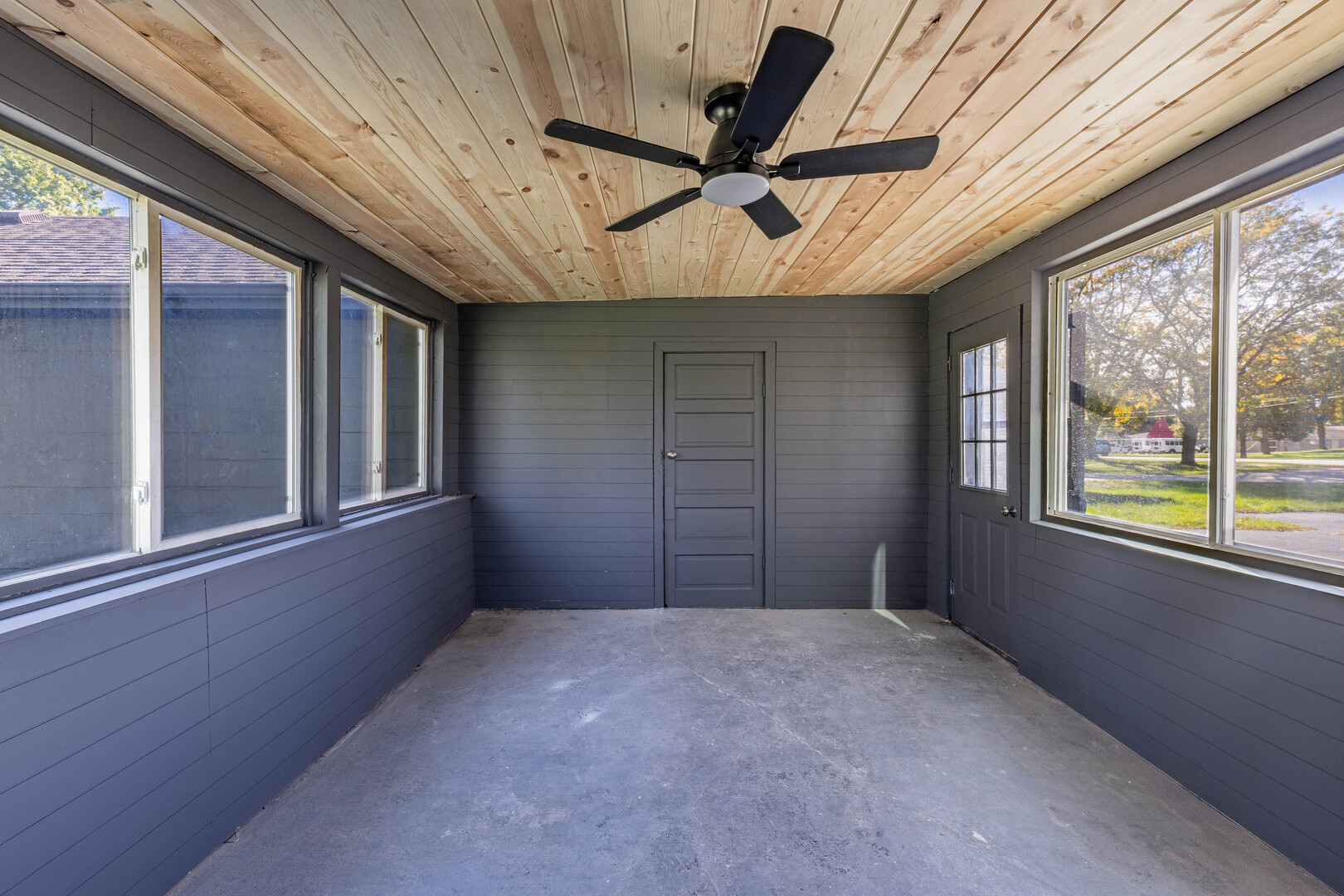 2N281 Bloomingdale Road Glendale Heights, IL 60139 - Photo 16 of 22 a view of an empty room with a window