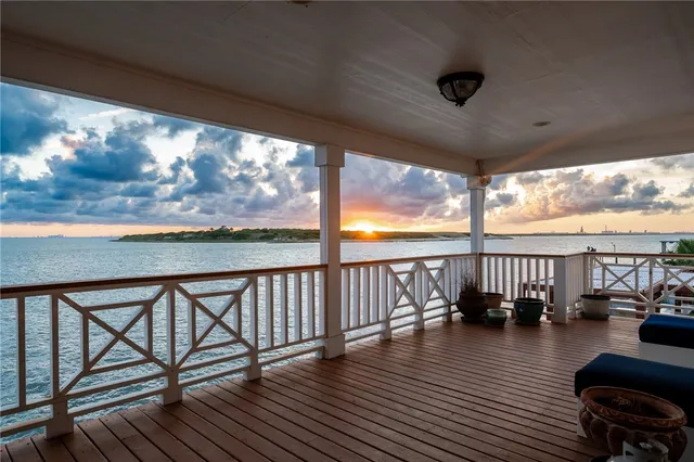 $950,000 | 204 Bayshore Drive, Ingleside, TX 78362