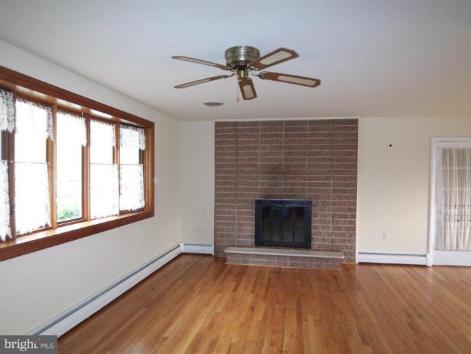 7613 Sparrows Point Boulevard Sparrows Point, MD 21219 - Photo 3 of 18 Living Room