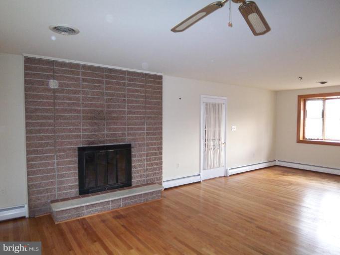 7613 Sparrows Point Boulevard Sparrows Point, MD 21219 - Photo 4 of 18 Living Room