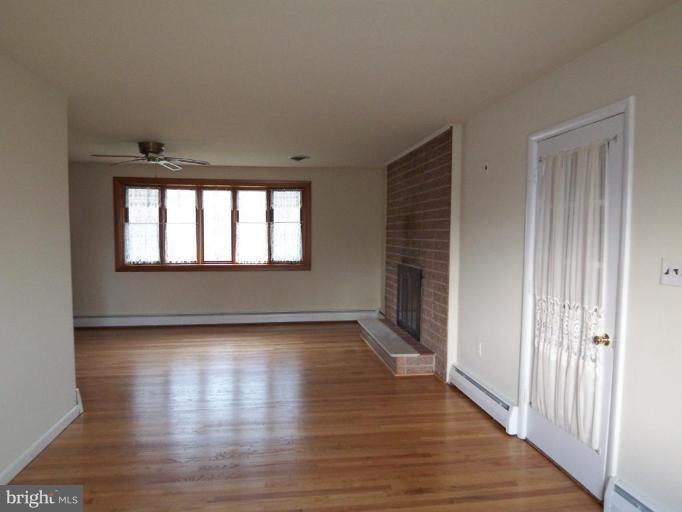 7613 Sparrows Point Boulevard Sparrows Point, MD 21219 - Photo 8 of 18 Living/ Dining