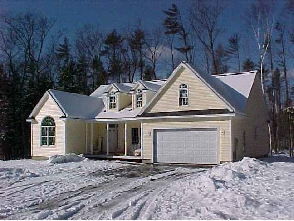 41 Pray Street Rochester, NH 03868 - Photo 1 of 3