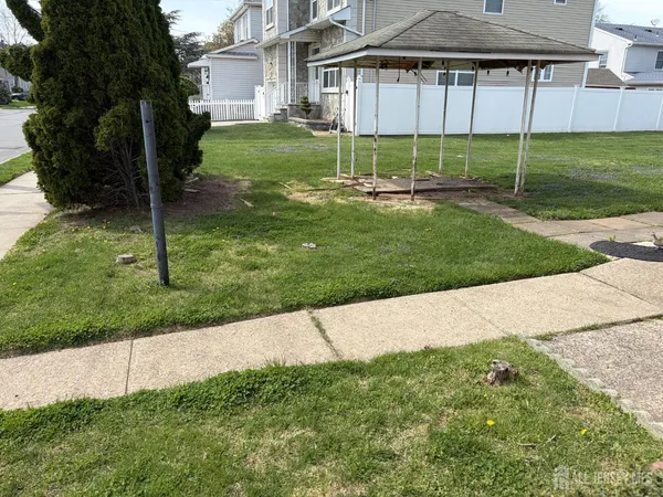 $2,200 | 123 Heald Street, Unit F2, Carteret, NJ 07008