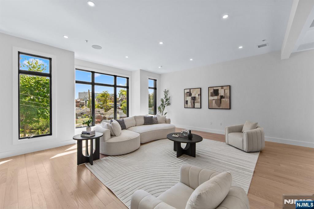 61 Edgewater Road Cliffside Park, NJ 07010 - Photo 12 of 49