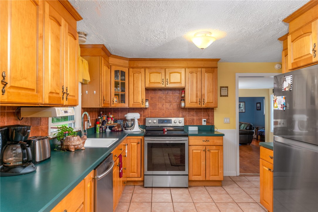 238 Macarthur Road Woonsocket, RI 02895 - Photo 5 of 25